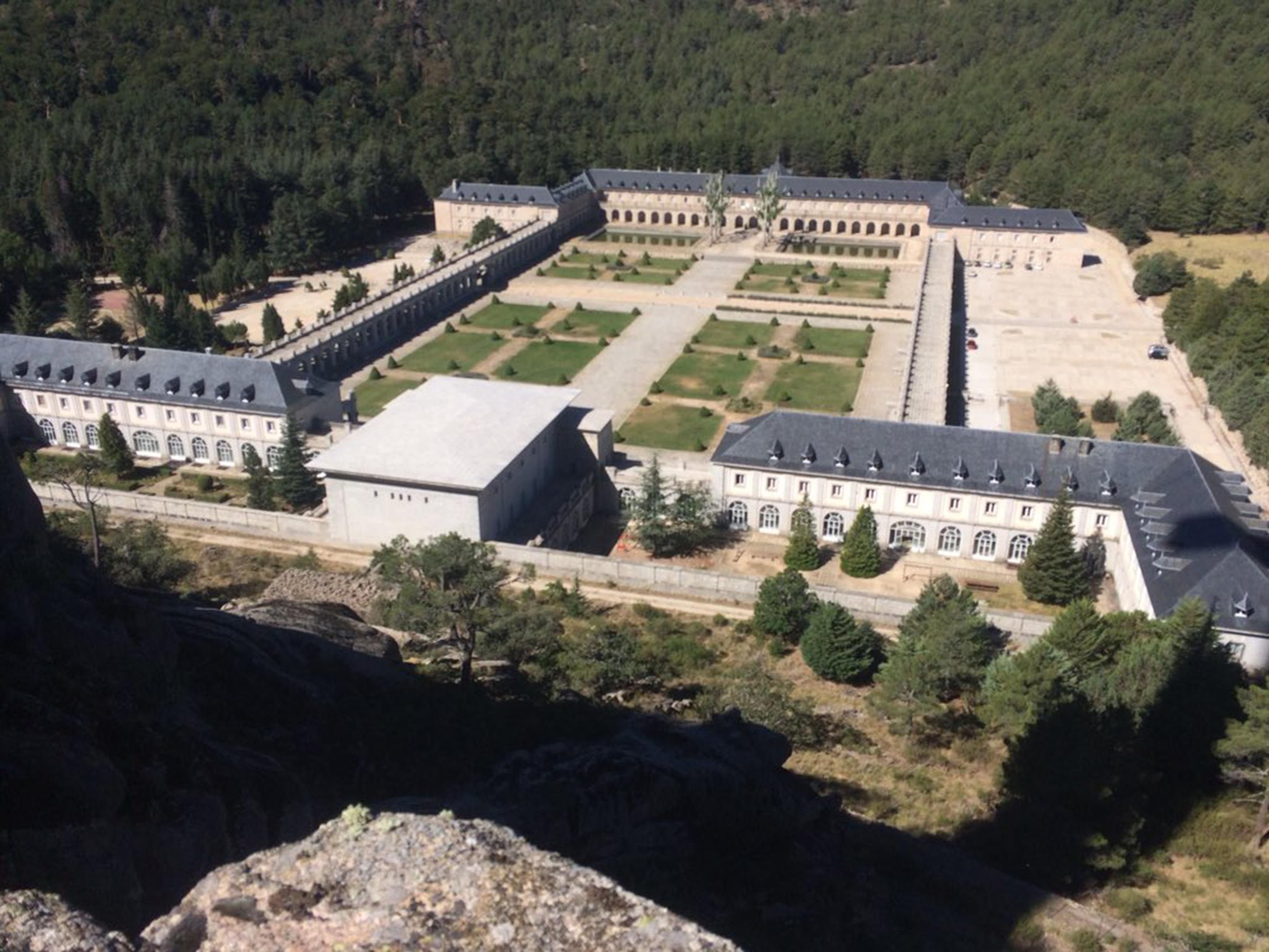 Hospederia Santa Cruz Hotel San Lorenzo de El Escorial Exterior foto